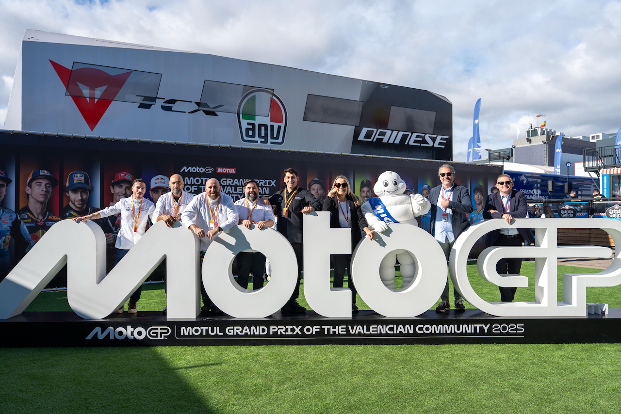 Samuel Naveira y la cocina de MUNA en el Gran Premio de Cheste de MotoGP.